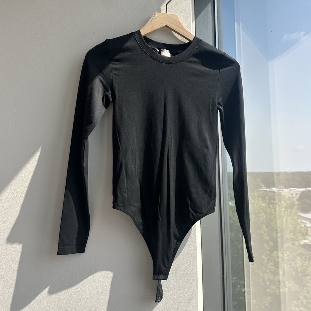 Aritzia Sunday Best Black Long Sleeve Seamless Bodysuit M